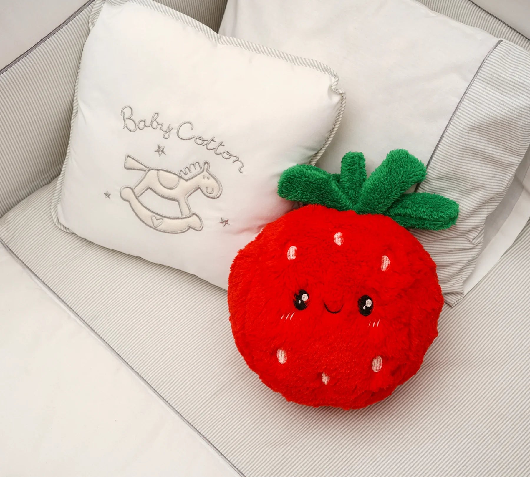 Декоративна възглавница «Strawberry»