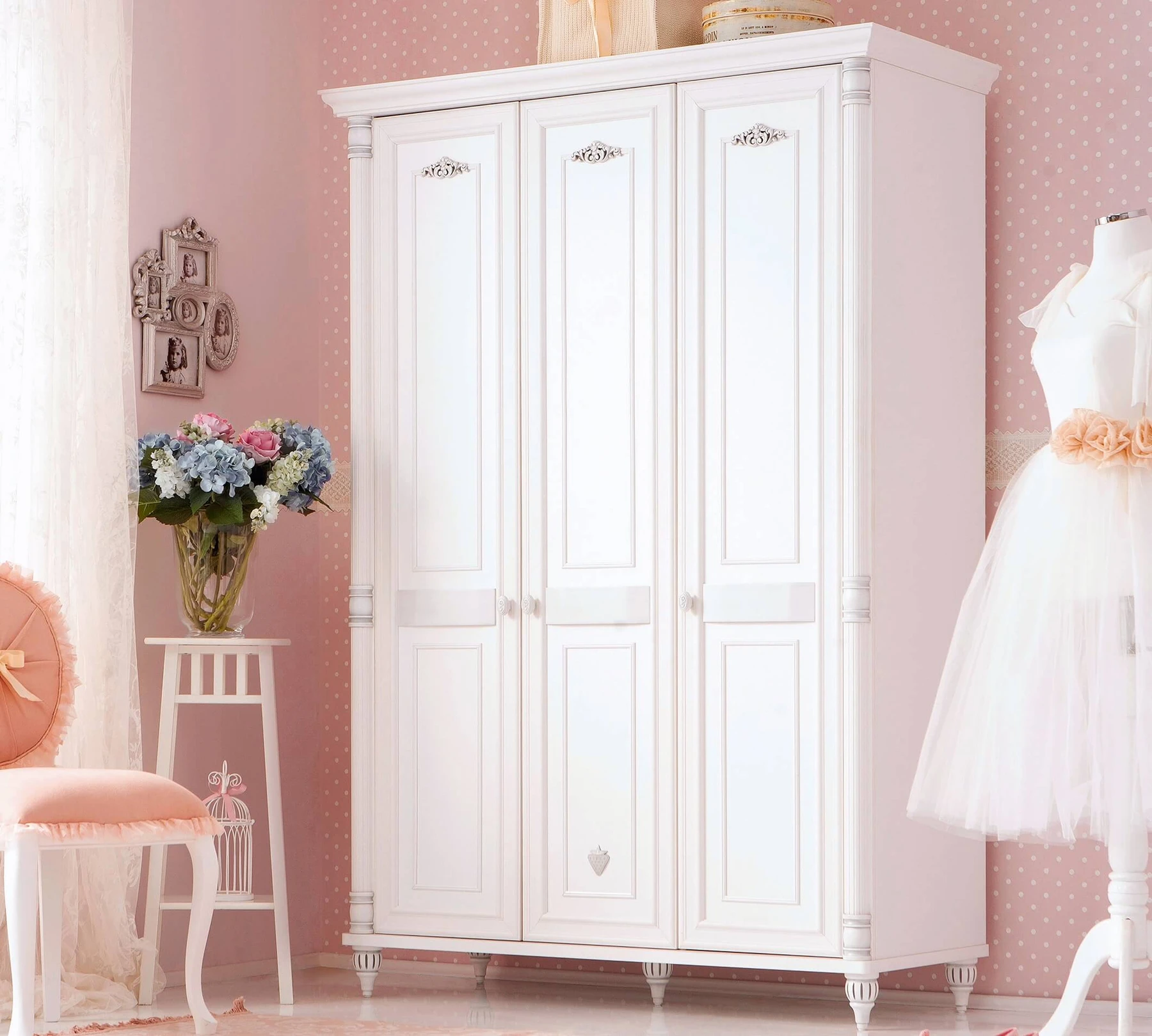 Трикрилен гардероб «Romantic» - ширина 140см