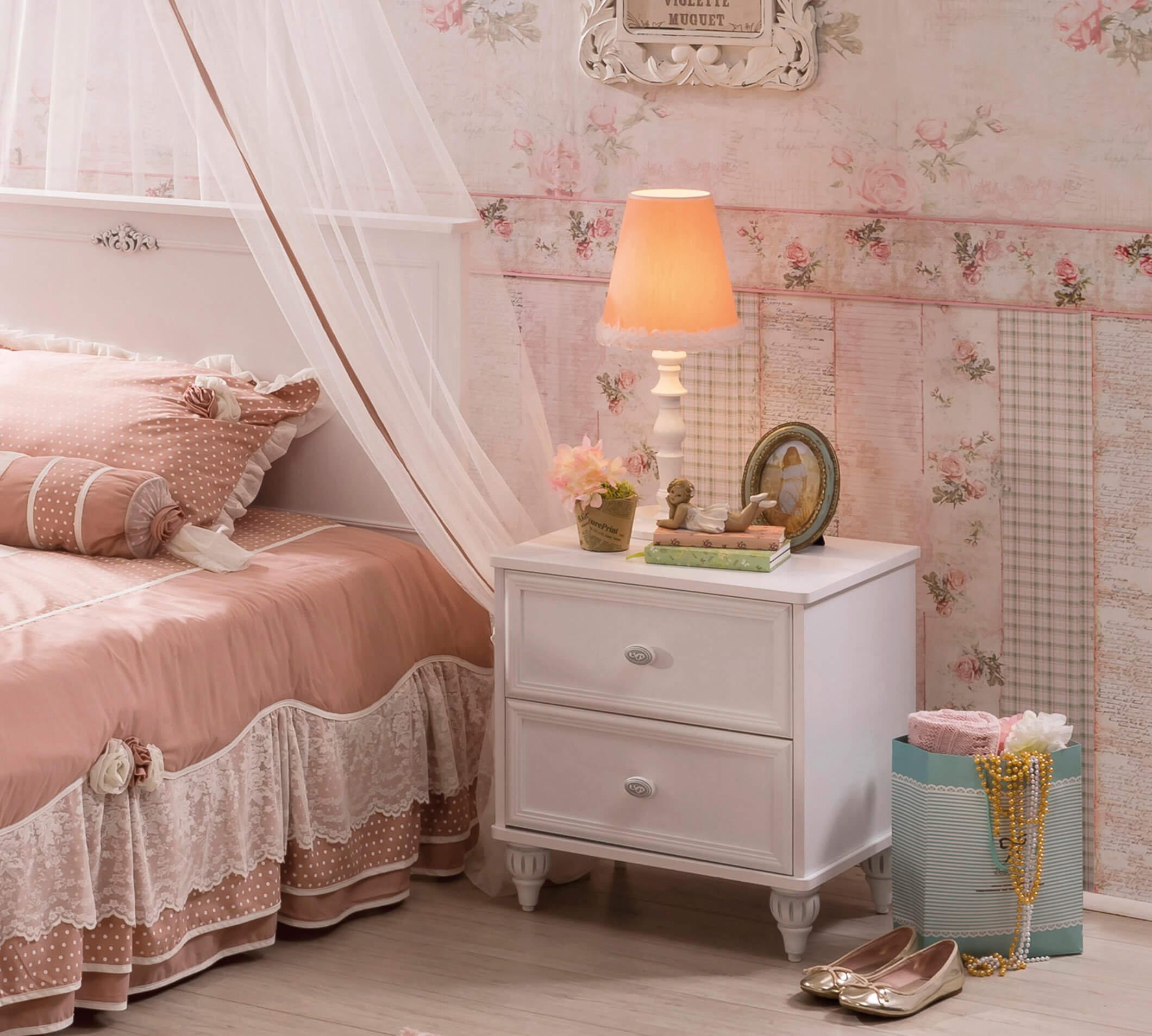 Нощно шкафче «Romantica» + две чекмеджета, размер 50х56х41см