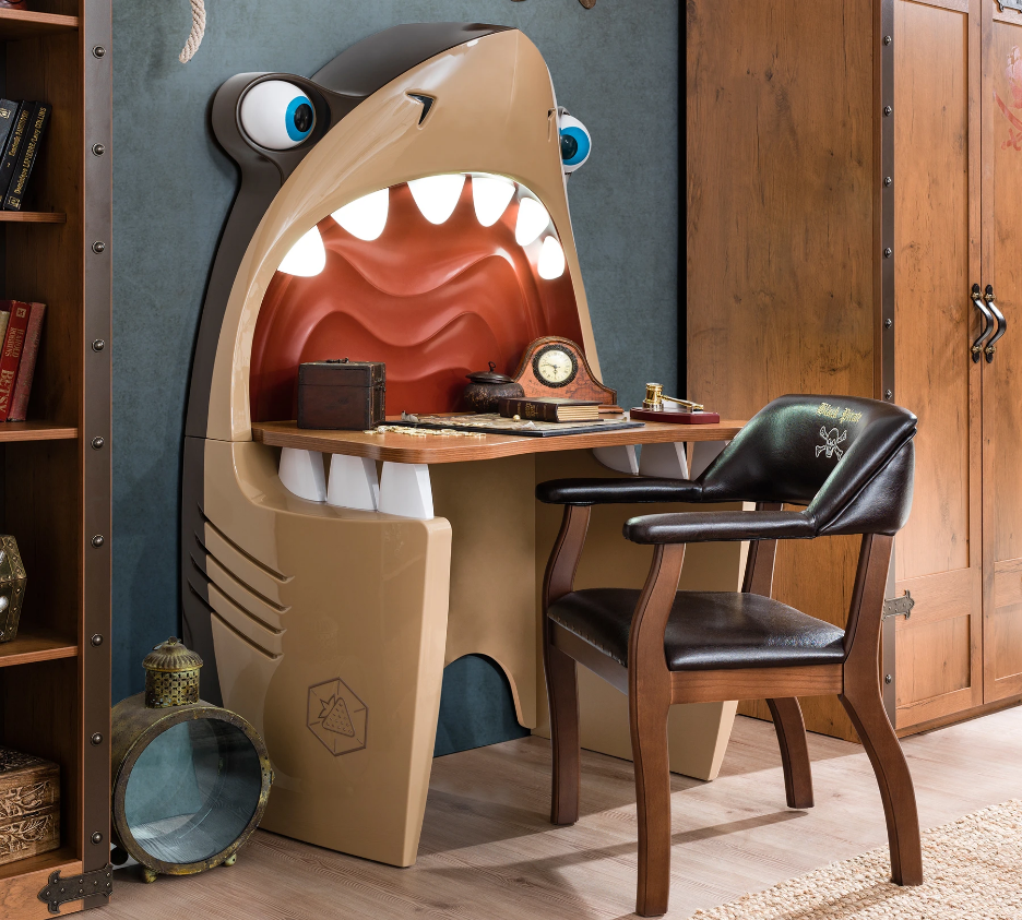Бюро «Pirate Shark» + LED осветление, размери 101х157х60