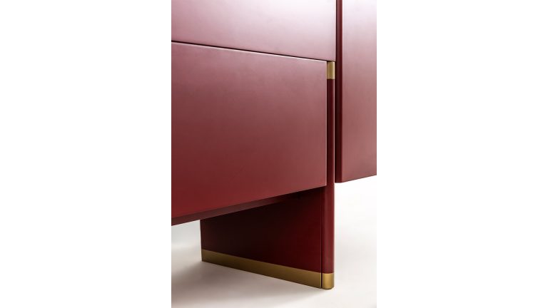 Бюфет «Delta Burgundy» с естествен фурнир, с две чекмеджета, размер 220х79х51см