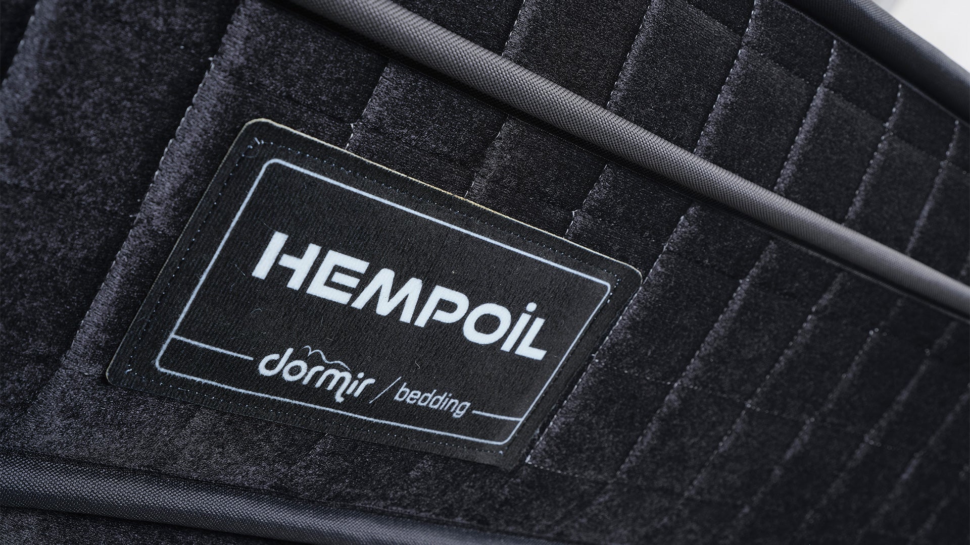 Тапицирано легло «Hempoil» + Матрак и табла - с място за съхранение и система за безшумно затваряне