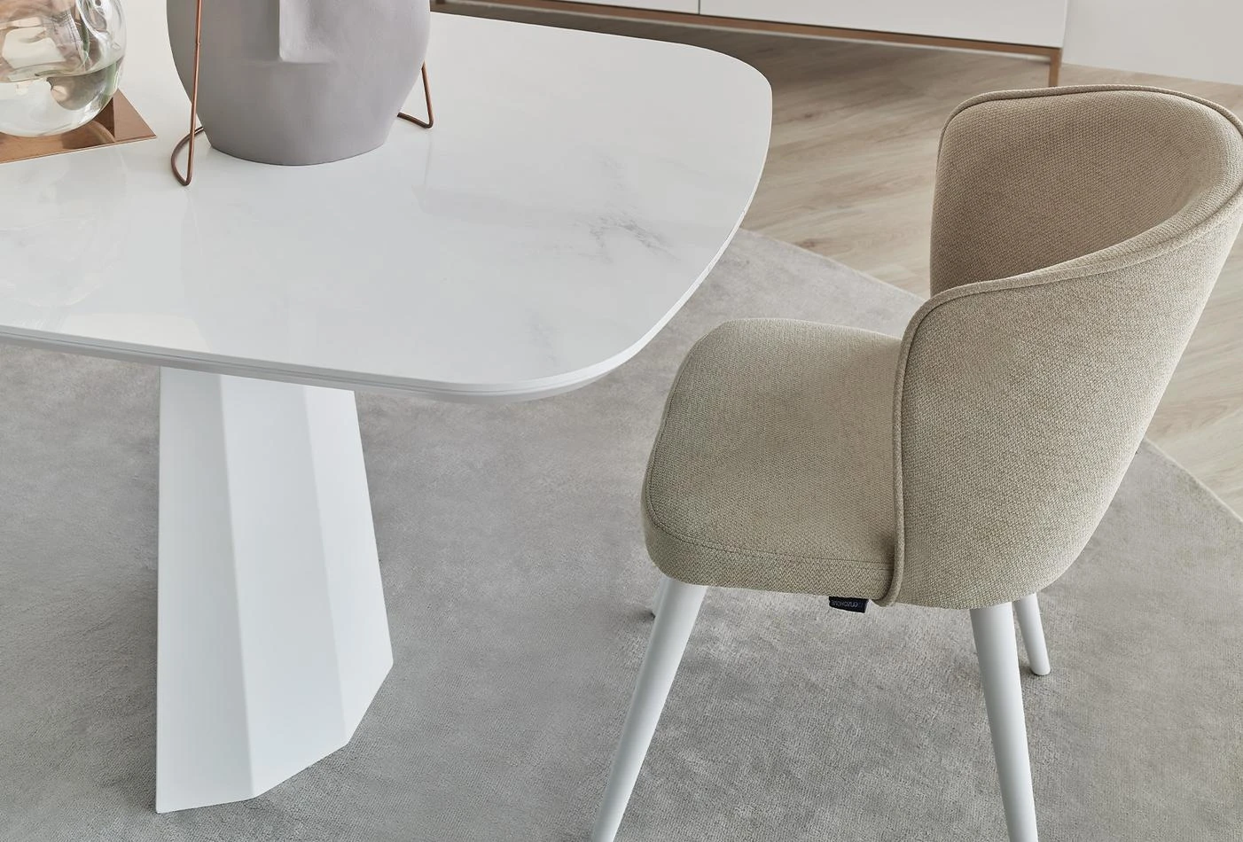 Трапезен стол «Legato White» с тапицерия