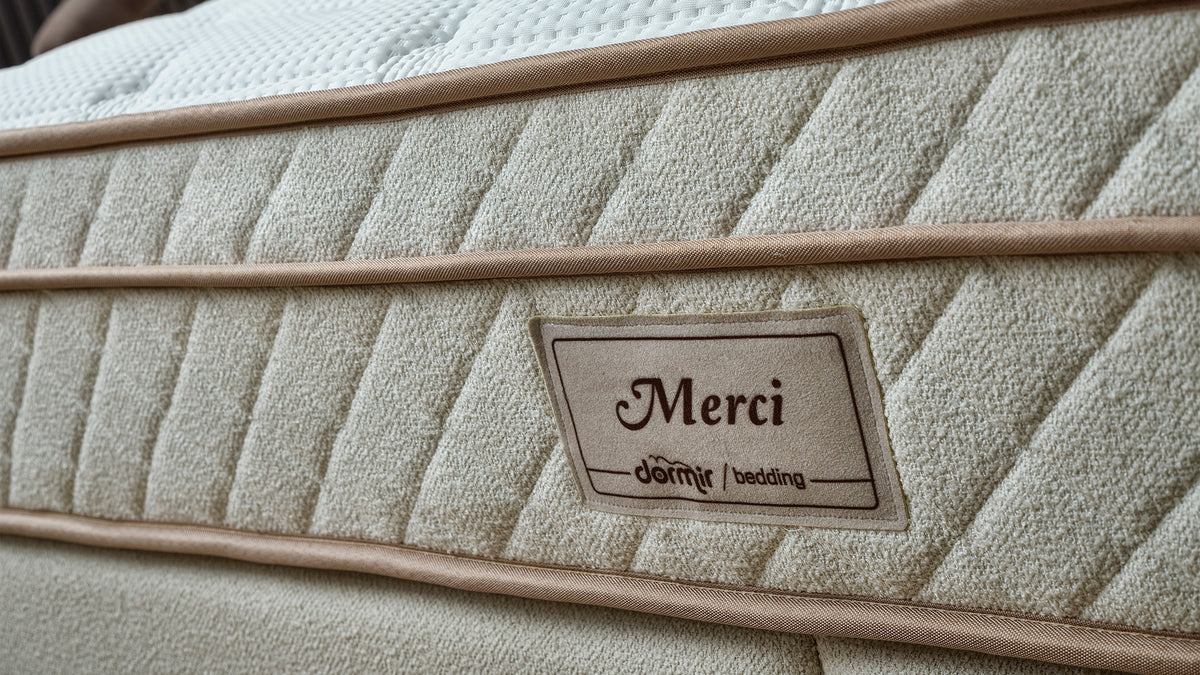 Тапицирано легло «Merci» + Матрак и табла - с място за съхранение и система за безшумно затваряне